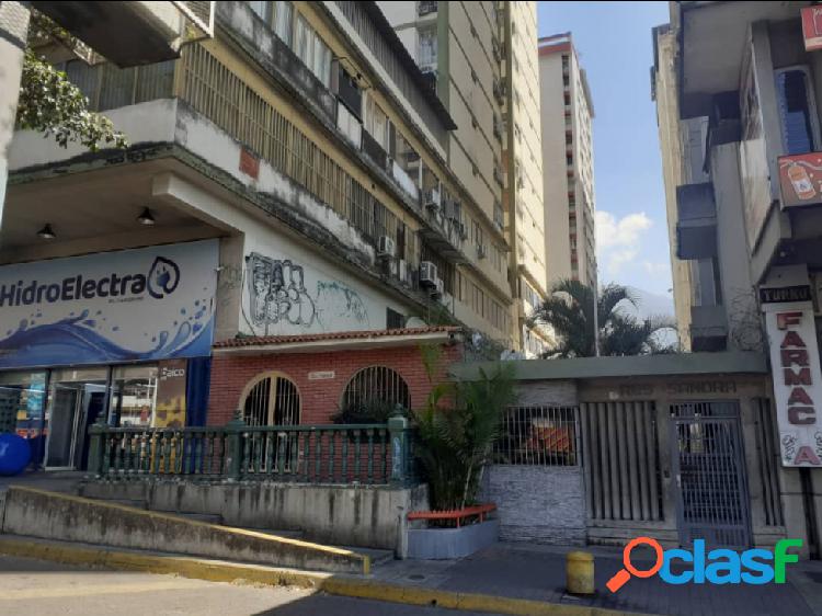 Se ofrece en alquiler Oficina en la Av. Fco. De Miranda- Los