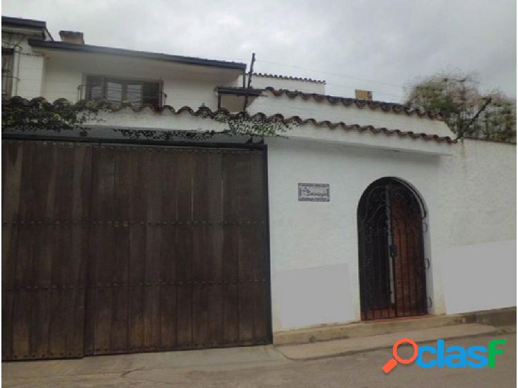 Se vende casa 150m2 2h+s/3b+s/2p Altos del Halcón 4819