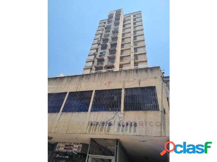 VENTA DE COMODO APARTAMENTO AV UNIVERSIDAD LA CANDELARIA Jp