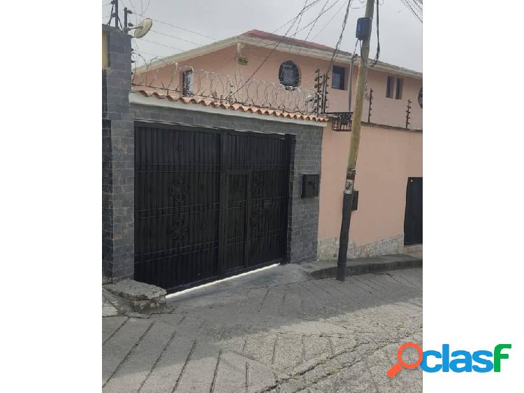 Casa de 235m2 de construccion con anexo Lomas de Urquia