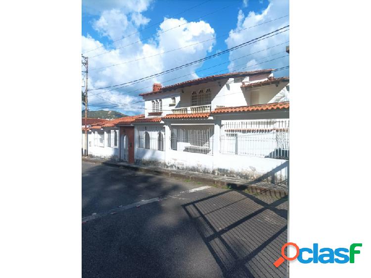 Casa en venta amplia de tres pisos Urbanización Pan de