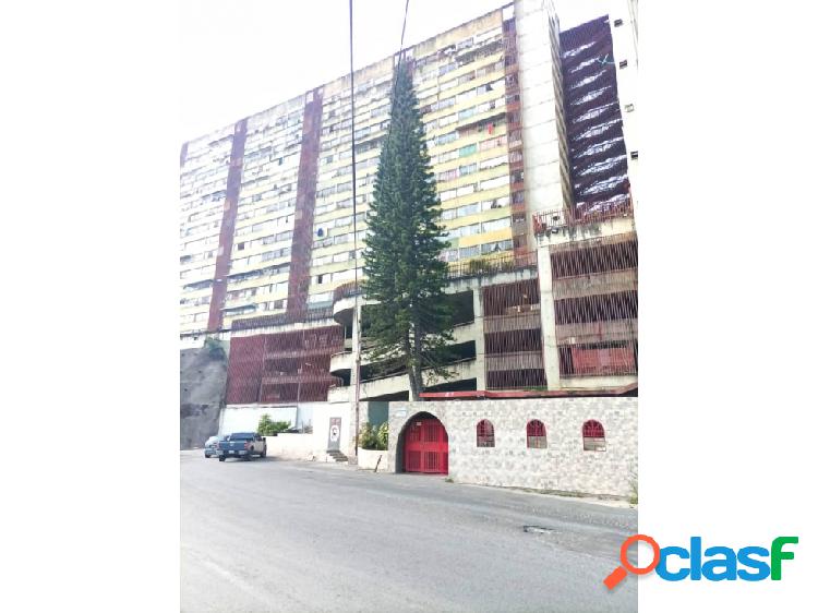 Se vende apartamento remodelado amoblado en Res. Rio Arriba