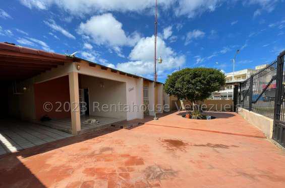 Casa en venta punto fijo cod rah 23-19312 en Punto Fijo