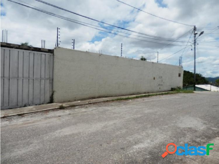 Rent-House Ofrece Terreno con Construcción de 3 Niveles