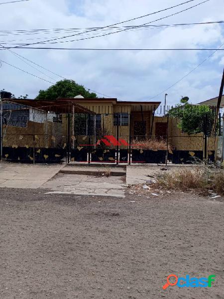 TERRENO EN VENTA EN LA POMONA MARACAIBO. POSEE CASA PARA