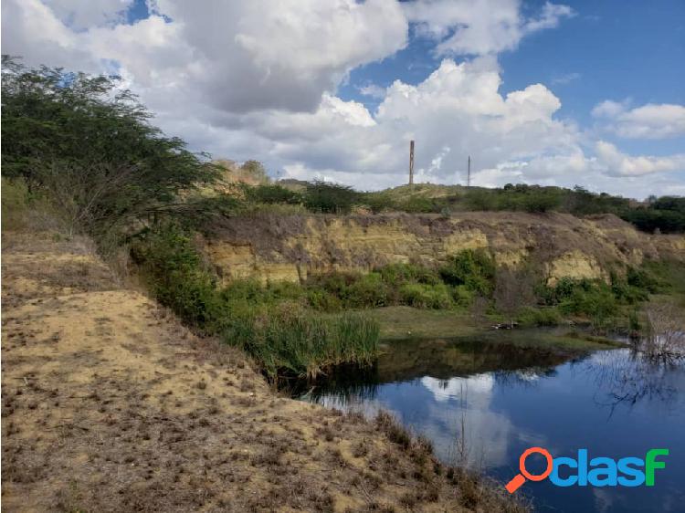 Venta de terreno con material extraible. La Curta Santa