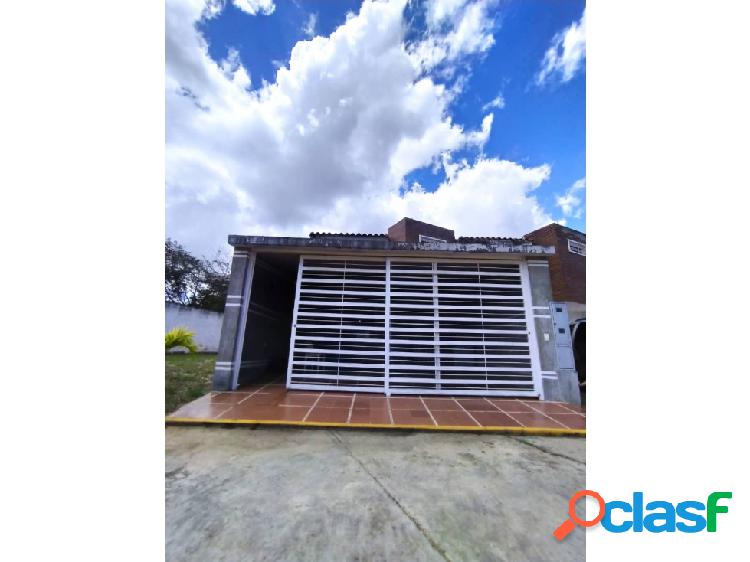 Se vende casa 94m2 3h/2b/1p Urb Loma Real Charallave 1931