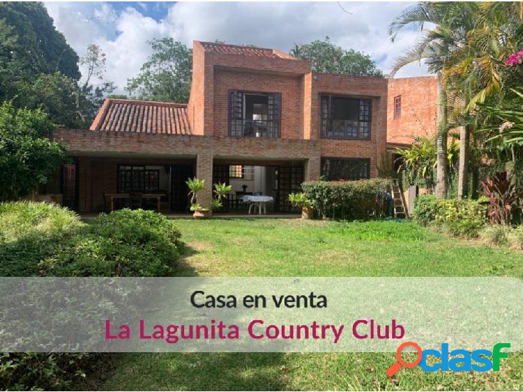 Casa en venta en la Lagunita Country Club en calle cerrada