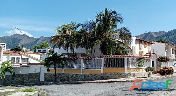 CASA QUINTA EN URB LAS CHIMENEAS