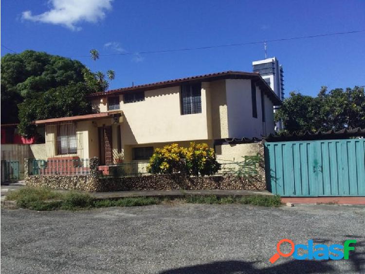 $$ Edel Vargas vende Casa de 3 niveles en Barquisimeto