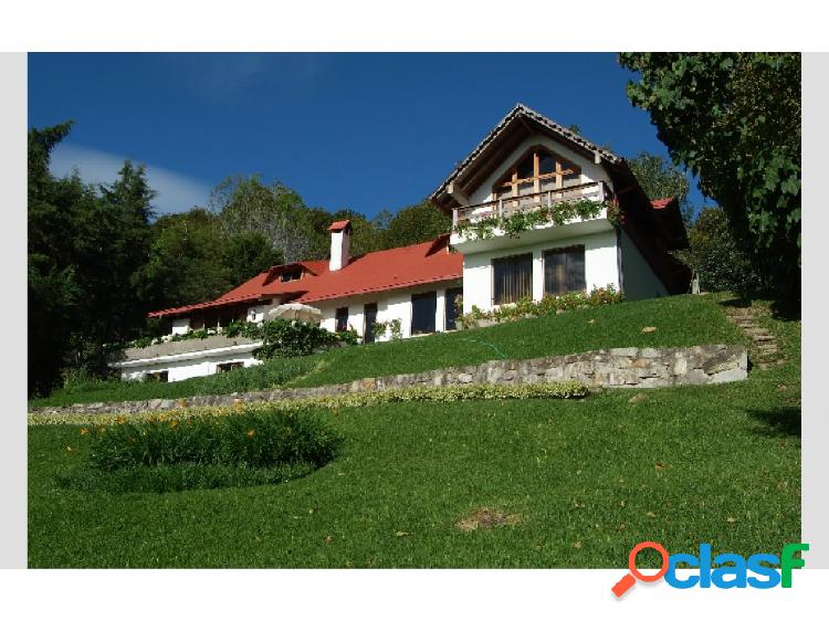 Elegante casa en La Colonia Tovar