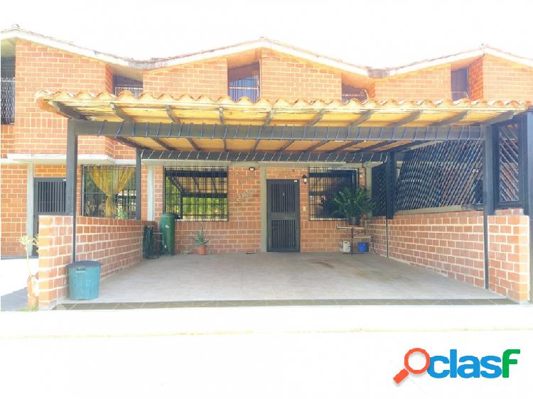 Excelente Town House en Nueva Casarapa