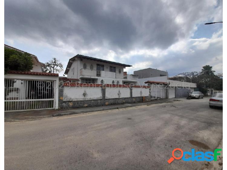 Terrazas del Club Hipico Casa espaciosa en Venta