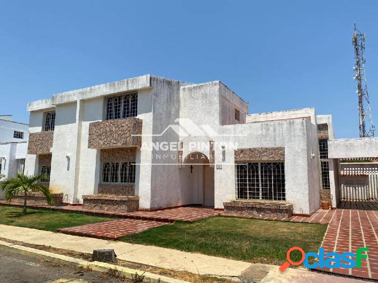 CASA VENTA EN EN AV FUERZAS ARMADAS MARACAIBO API 7029