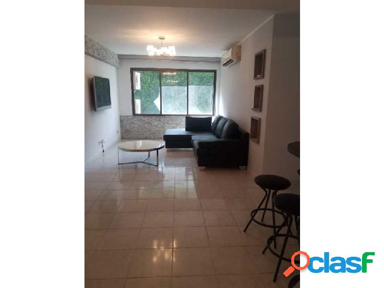 Apartamento Remodelado en Urbanización Miranda