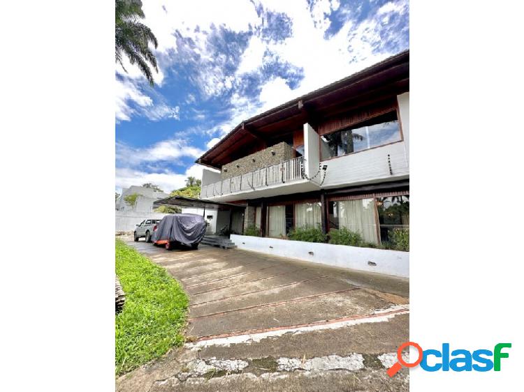 Casa con terreno de 2209 metros en Venta