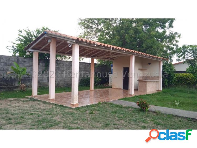 En Venta casa en Los Bucares Cabudare 23-27116