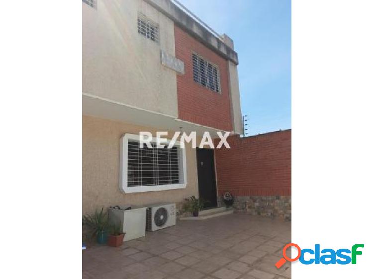 En venta Town House en Naguangua, urb. Las Quintas N-185470