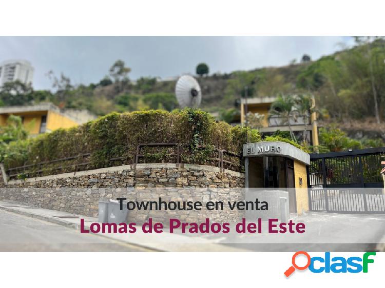 Townhouse en venta en Lomas de Prados del Este con piscina