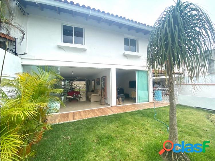 Vende casa en Alto Prado 381 m2. 4H+S/4b+S/5P.