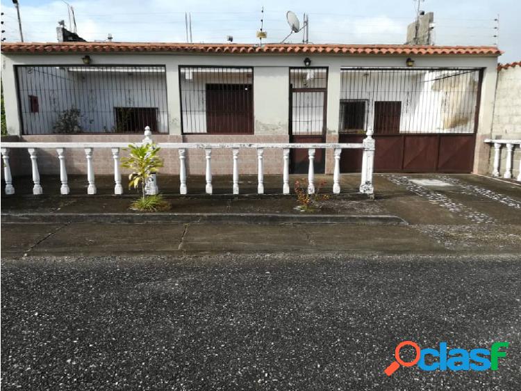 Vendo casa 192m2 2h/2b/1p Santa Teresa del Tuy 7444