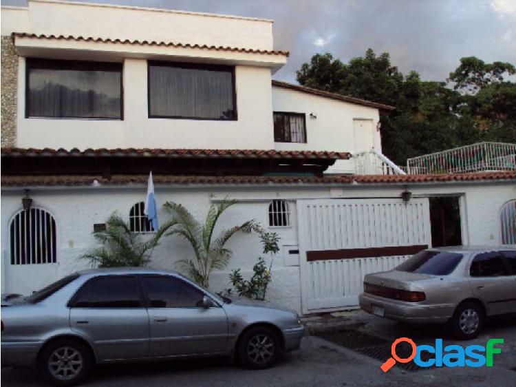 Vendo casa 285m2 4h/3b/3p Los Chorros 1820
