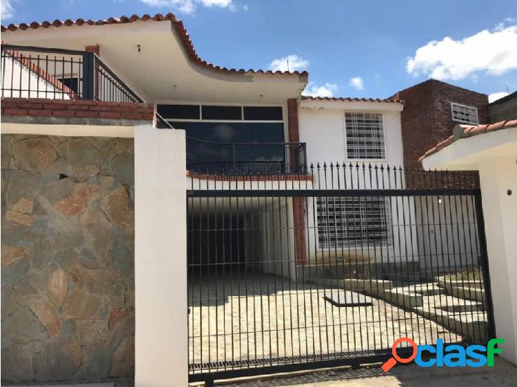 Venta de townhouse en Loma Real. Charallave