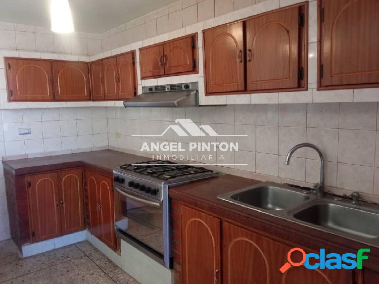 APARTAMENTO EN ALQUILER LA FLORIDA MARACAIBO API 4643