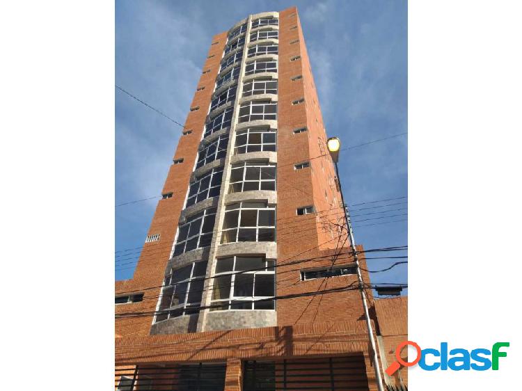 Apartamento espacioso en obra gris en Maracay