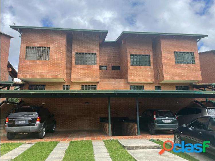 Se vende town House de 4h,3b+serv con b,2PE. La union.AP