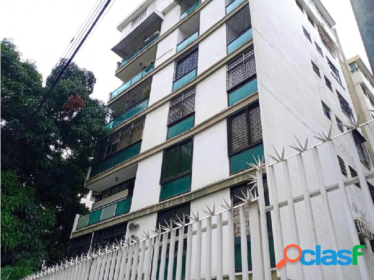 Alquilo apartamento en Los Palos Grandes, Caracas