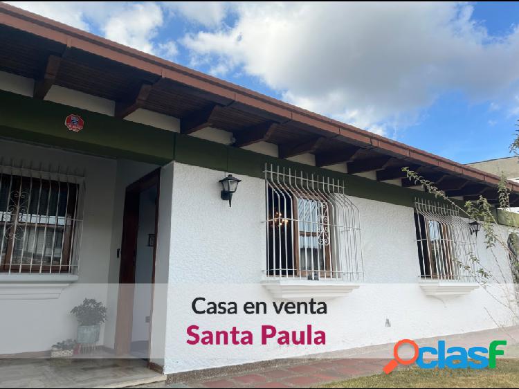 Casa en venta en Santa Paula en calle cerrada con vigilancia