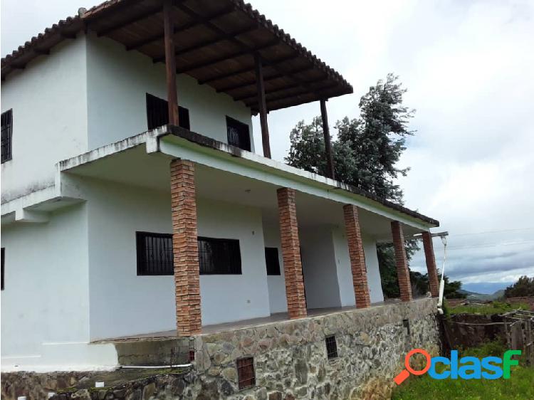 Venta de Casa 545m2/6h/2b/4PE en Cubiro Lara