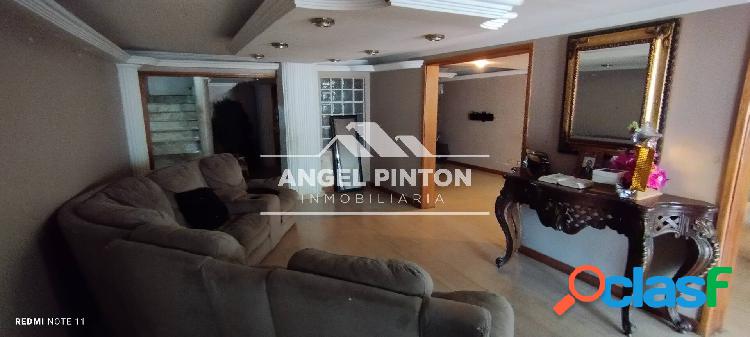 CASA EN VENTA EN LAGO MAR BEACH MARACAIBO API 4678