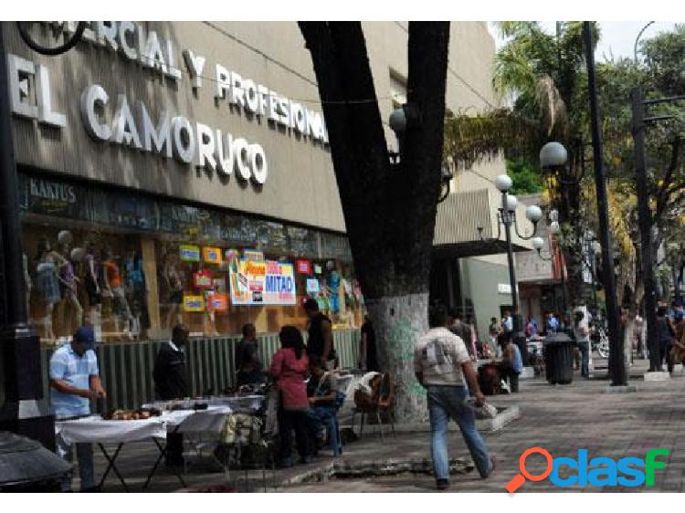 SE VENDE LOCAL COMERCIAL EN EL CC CAMORUCO