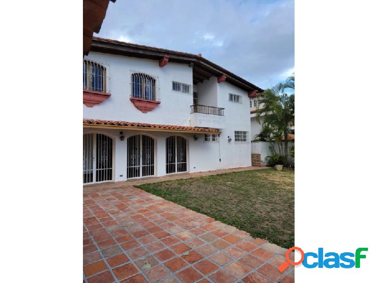 Se vende casa 450m2 8h/7b/4p Santa Paula 9094