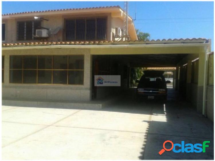Se vende casa 759 m2. 4 Hab./4Baños/4P. Higuerote