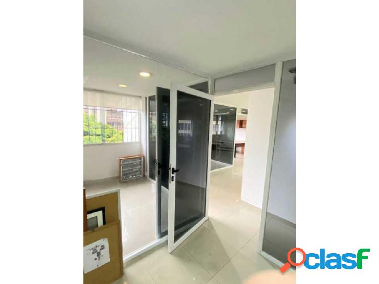 Alquilo oficina 64m2 Las Mercedes 7000