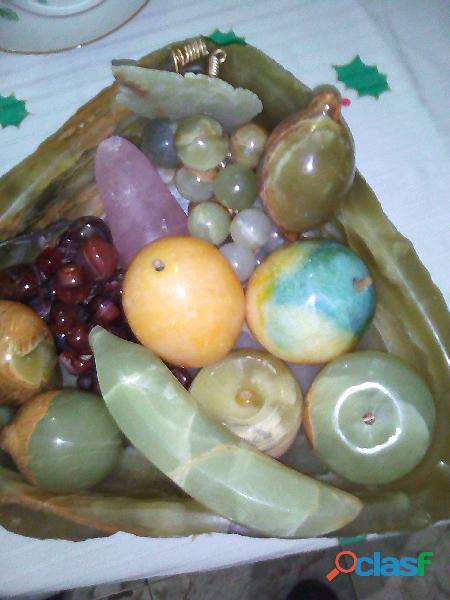Vendo linda geoda de jade con sus frutos también en jade y