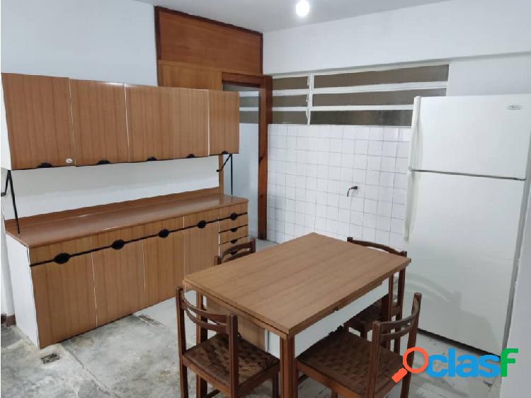 En Venta Apartamento para remodelar en Altamira Sur