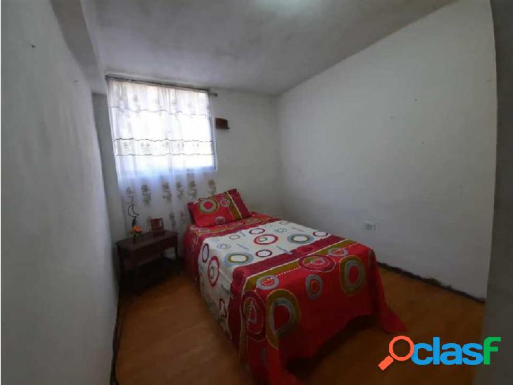 Alquilo habitacion 10m2 Los Mecedores 2368