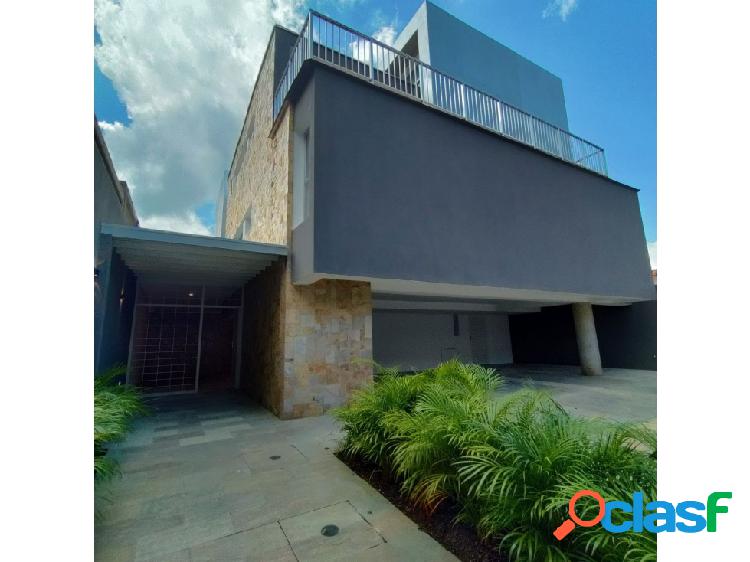 Casa en venta en Altamira 600 m2 5+SH/6+SB/5P