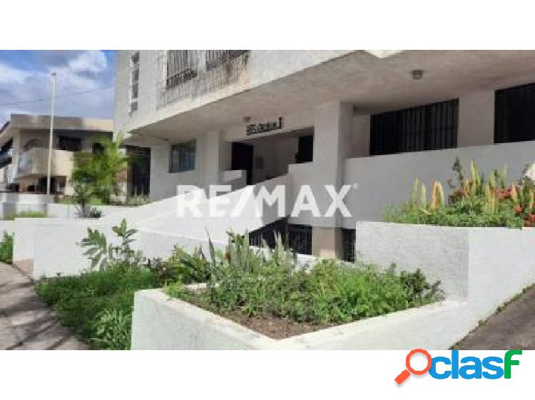 En Venta Apartamento, Ubicado en Prebo. Residencia Cecilia