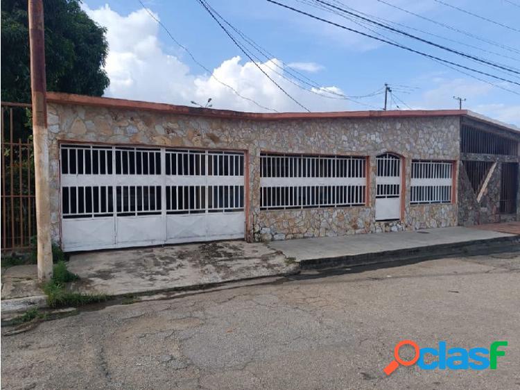 SE VENDE CASA URB RICARDO URRIERA