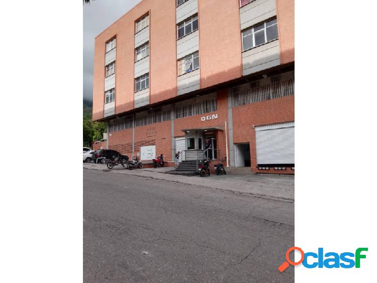 Alquilo galpón industrial 830m2 Boleita Norte 3778