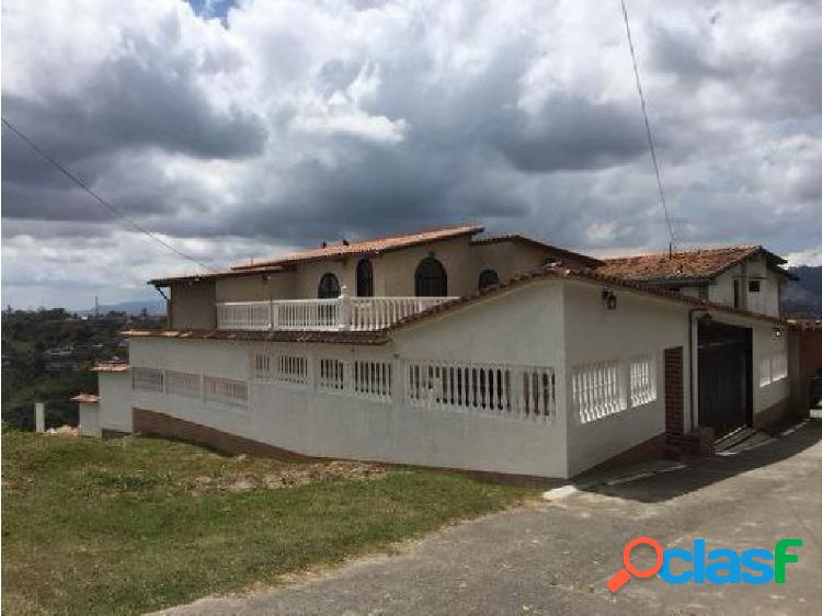 Casa en venta amoblada 845m2 de terreno en Urb Colinas de