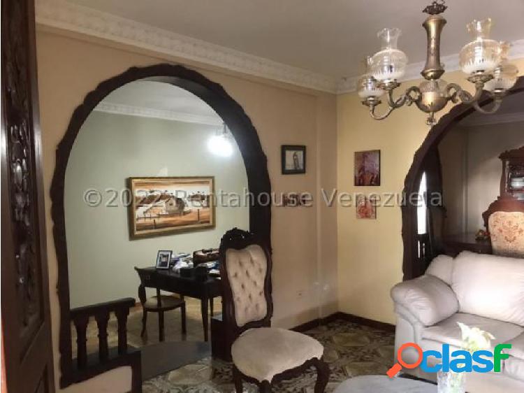 Gehijka Dominguez Ofrece Hermosa casa quinta al este