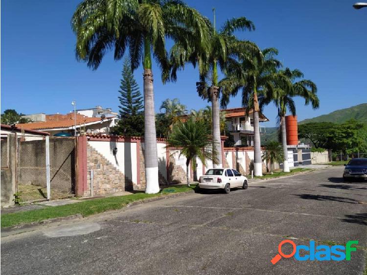 Increíble Quinta en Urb. Guaracarima en Venta. La Victoria