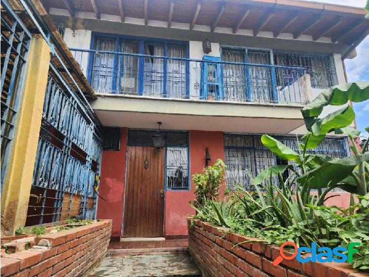 Se vende Casa 365 m2 4H+S/2.5B+S/3E La Trinidad