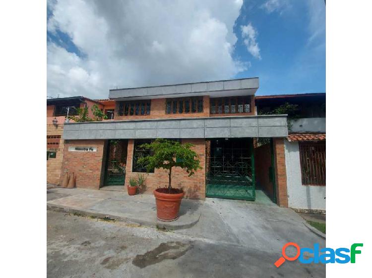 Se vende casa 250m² 4h+s/4b+s/2p Santa Cecilia